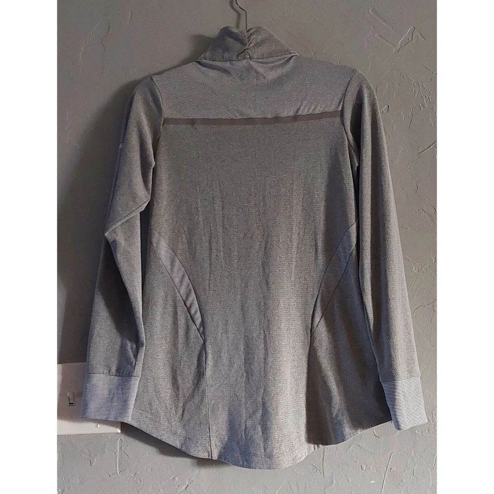 Columbia  Sweater Women's Size M, 17 Inch Of Armp To Armp.